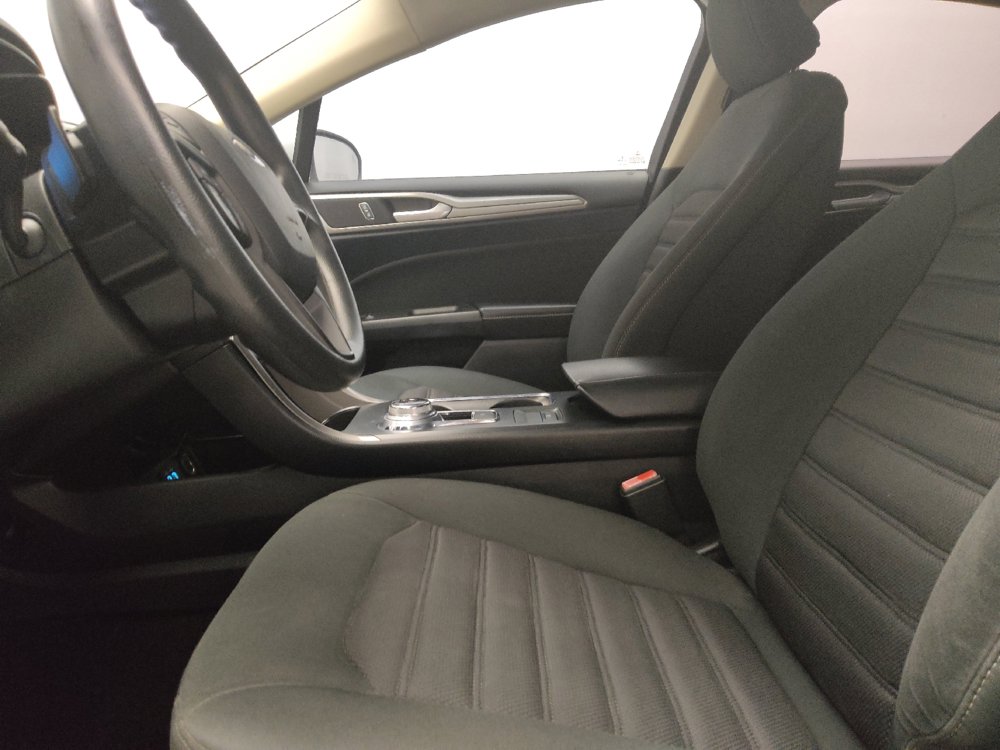 Used 2019 Ford Fusion SE FWD image 17