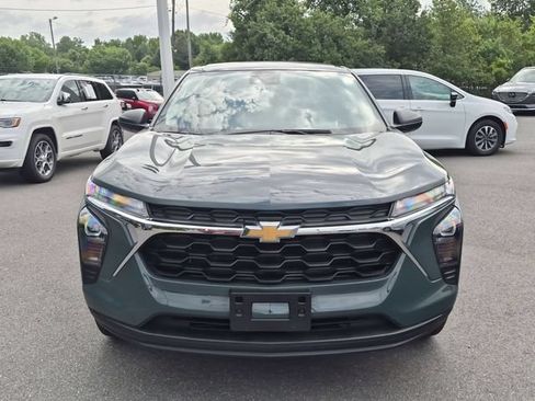 Used 2025 Chevrolet Trax LS FWD image 8