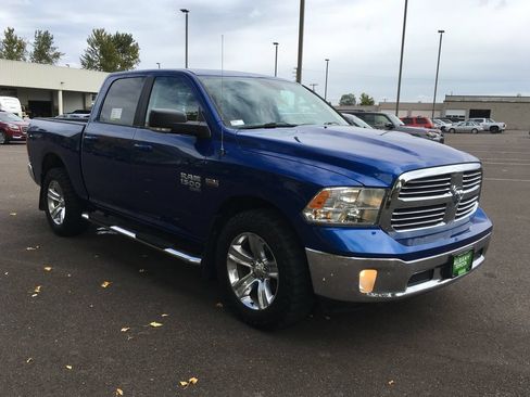 Used 2019 RAM 1500 Classic SLT w/ SLT Plus D←cor Group AWD/4WD image 10