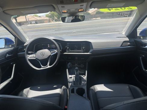 Used 2024 Volkswagen Jetta SE FWD image 17