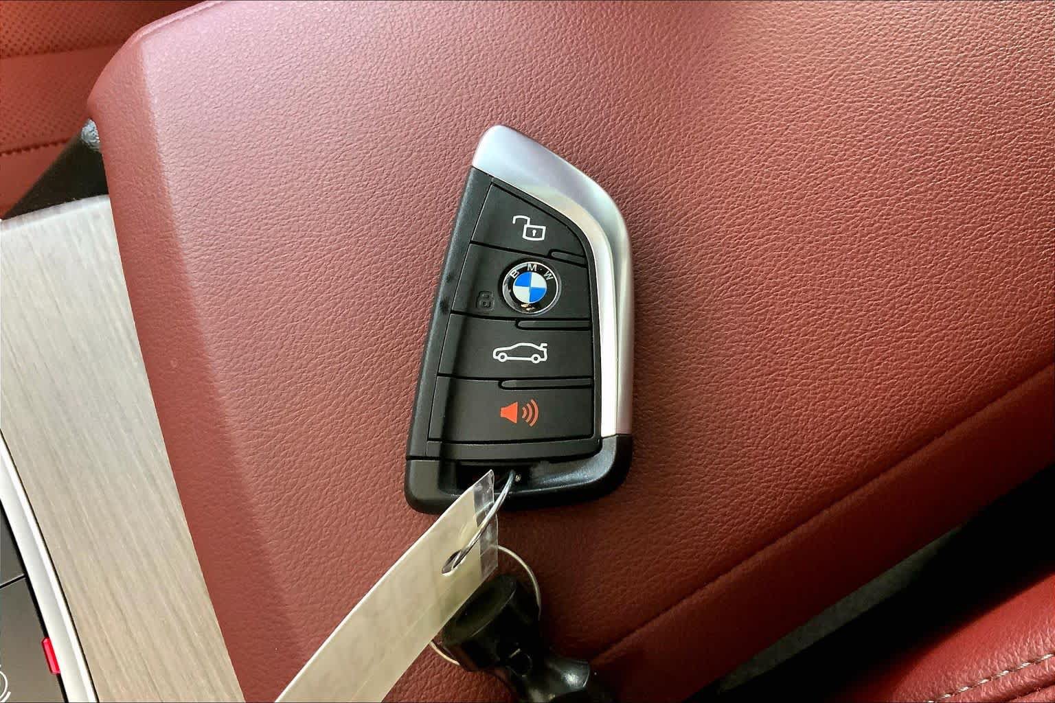 Used 2025 BMW 330i xDrive Sedan AWD/4WD image 14