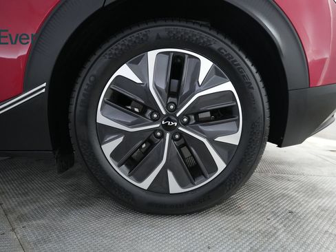 Used 2024 Kia EV6 Light RWD image 9