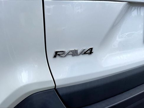 Used 2021 Toyota RAV4 XLE Premium w/ Carpet Mat Package (TMS) FWD image 29