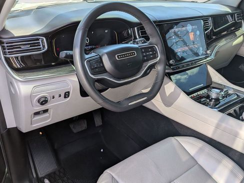 Used 2022 Jeep Wagoneer Series III w/ Premium Group I AWD/4WD image 9