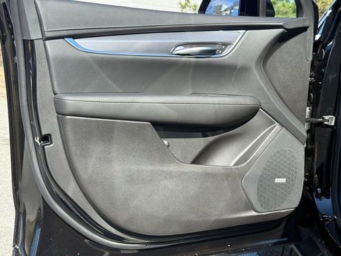 New 2026 Cadillac XT5 Luxury image 17