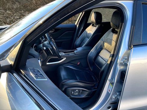 Used 2019 Jaguar F-PACE S image 23