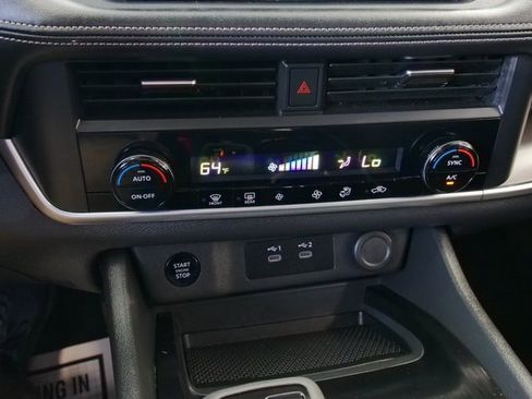 Used 2025 Nissan Rogue SV image 21