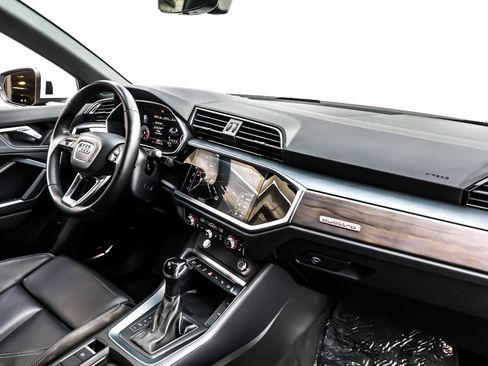 Used 2019 Audi Q3 2.0T Prestige w/ Prestige Package image 16