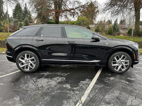 New 2025 Cadillac Optiq Luxury 2 image 6