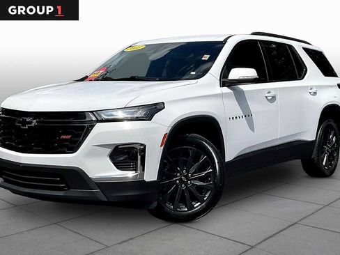 Certified 2023 Chevrolet Traverse RS FWD image 1