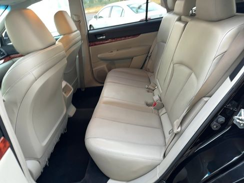 Used 2010 Subaru Outback 2.5i Limited w/ Popular Equipment Group 1B image 17