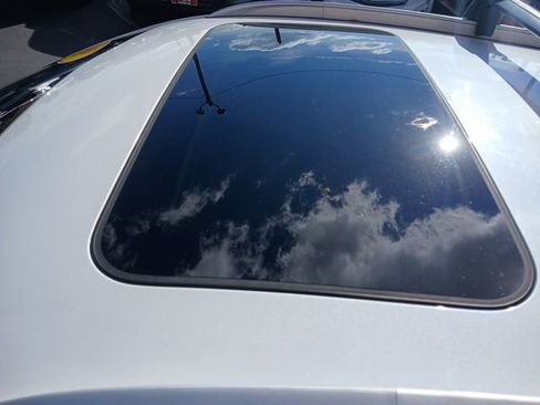 Used 2019 Kia Niro Touring image 10