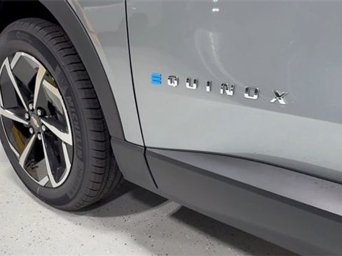 New 2026 Chevrolet Equinox EV LT image 15