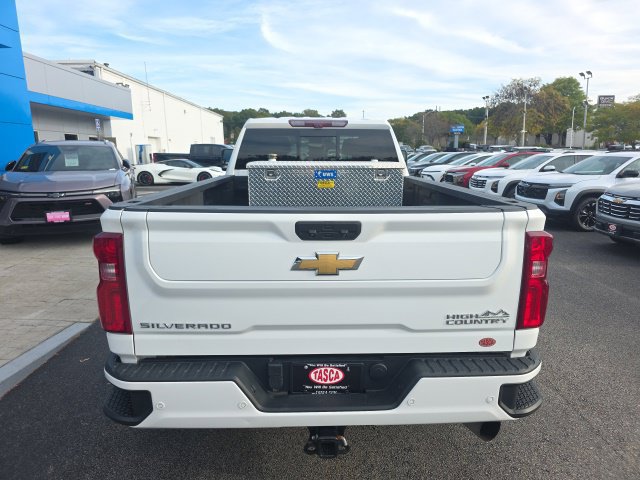 Used 2024 Chevrolet Silverado 3500 High Country w/ High Country Premium Package AWD/4WD image 3