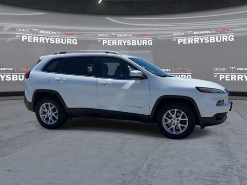 Used 2017 Jeep Cherokee Latitude w/ Cold Weather Group AWD/4WD image 9