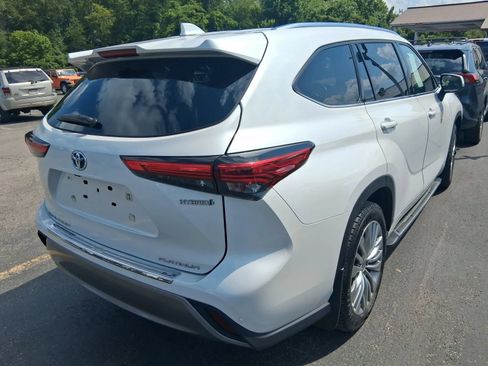 Used 2023 Toyota Highlander Platinum AWD/4WD image 6