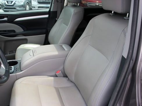 Used 2016 Toyota Highlander XLE FWD image 7