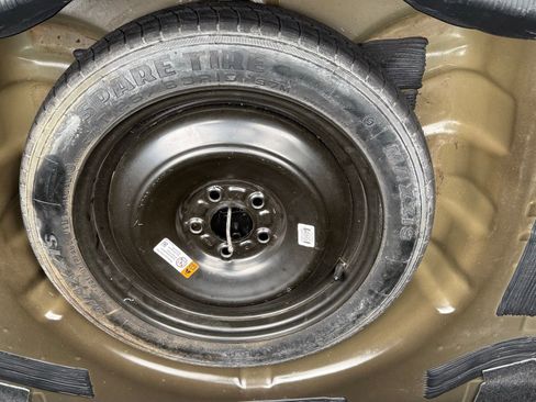 Used 2017 Ford Fusion SE w/ Fusion SE Technology Package image 20