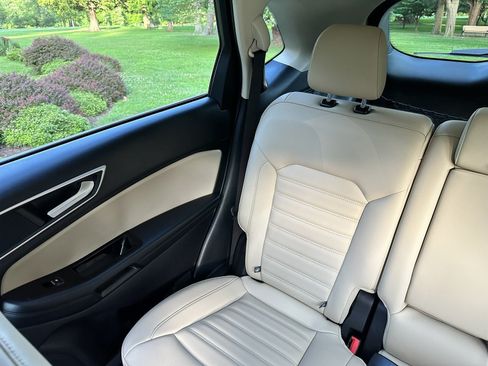 Used 2019 Ford Edge SEL w/ Equipment Group 201A AWD/4WD image 17