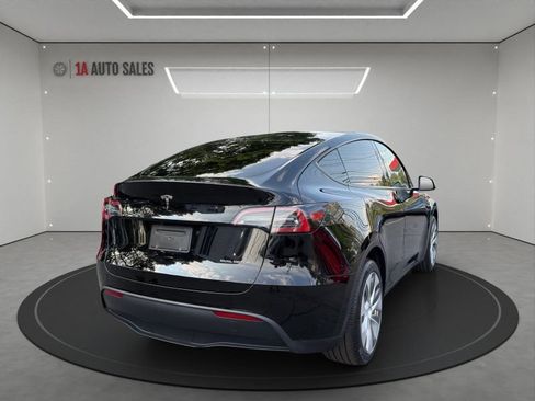 Used 2023 Tesla Model Y Long Range AWD/4WD image 5