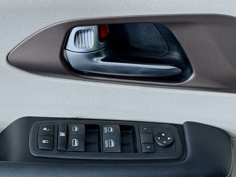 Used 2020 Chrysler Voyager LX FWD image 22