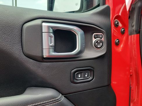 Used 2023 Jeep Wrangler Unlimited Sahara w/ Cold Weather Group AWD/4WD image 9