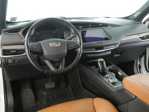 Used 2019 Cadillac XT4 Premium Luxury AWD/4WD image 2