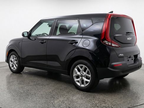 Used 2025 Kia Soul LX w/ LX Technology Package image 6