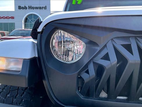 Used 2019 Jeep Wrangler Unlimited Sahara w/ Uconnect 4C Nav & Sound Group image 25