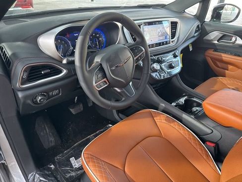 New 2026 Chrysler Pacifica Pinnacle image 17