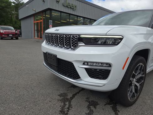 Used 2022 Jeep Grand Cherokee Summit AWD/4WD image 9