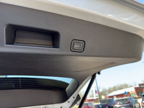 Used 2025 GMC Acadia Denali w/ Super Cruise Package FWD image 30