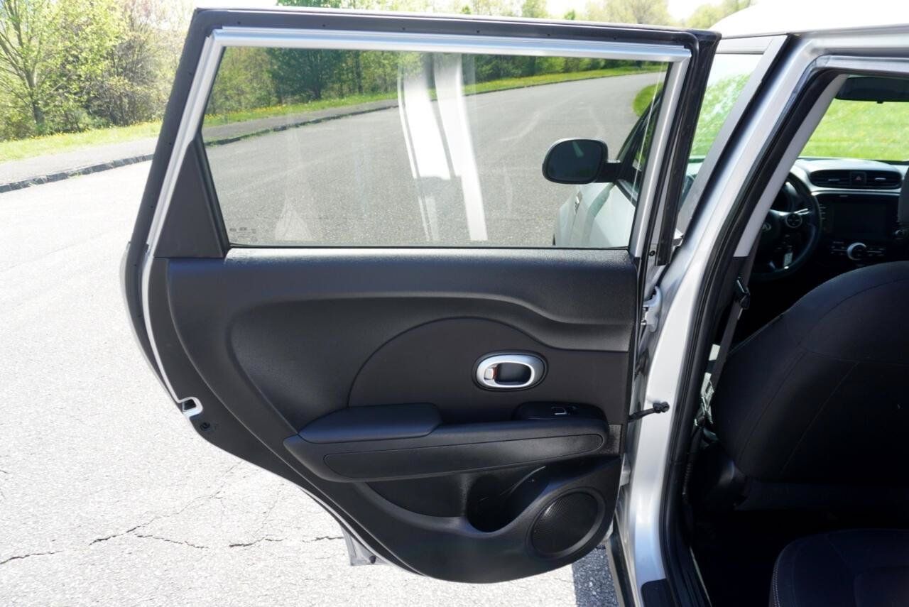 Used 2019 Kia Soul + FWD image 17