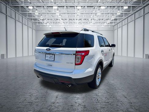 Used 2014 Ford Explorer XLT w/ Equipment Group 202A FWD image 7