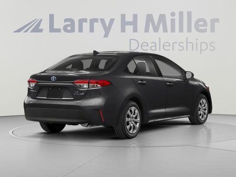 Used 2024 Toyota Corolla LE FWD image 2