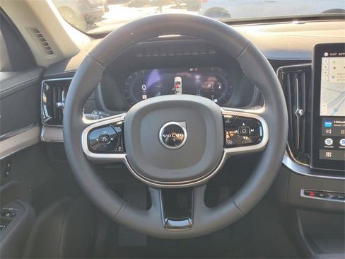 Used 2025 Volvo XC90 B6 Plus image 30