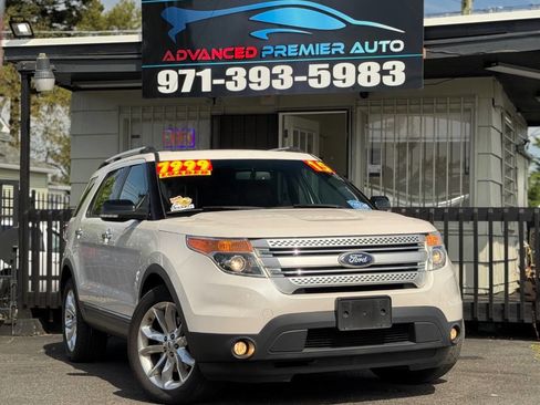 Used 2015 Ford Explorer XLT w/ Equipment Group 202A AWD/4WD image 1