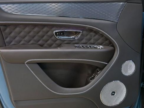 Used 2023 Bentley Bentayga image 30
