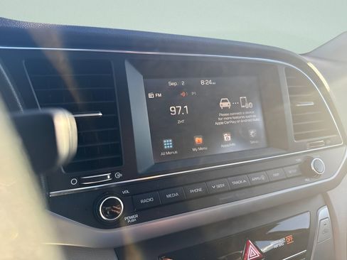 Used 2017 Hyundai Elantra SE FWD image 24