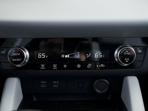 New 2025 Mitsubishi Outlander SE image 48