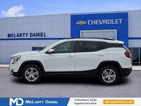 Certified 2023 GMC Terrain SLE w/ Driver Convenience Package AWD/4WD image 3