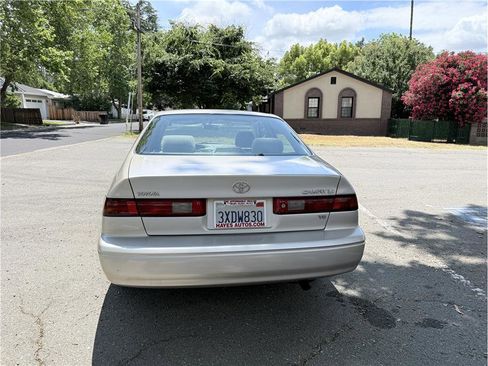 Used 1998 Toyota Camry LE FWD image 4