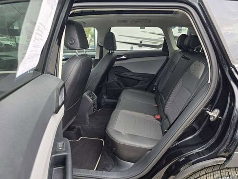 Used 2022 Volkswagen Taos SE image 12