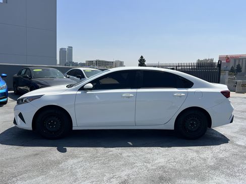 Used 2023 Kia Forte LX FWD image 3