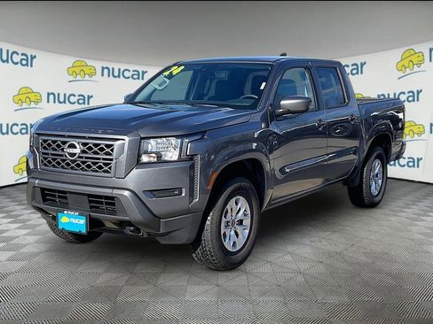 Used 2024 Nissan Frontier SV image 3