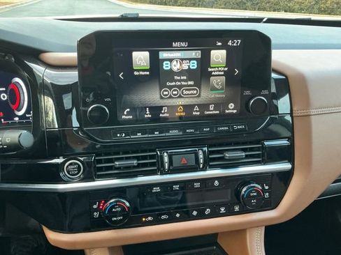 Used 2024 Nissan Pathfinder Platinum image 22