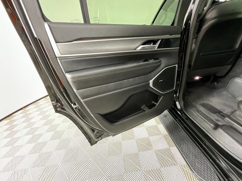 Used 2025 Jeep Wagoneer Series II w/ Premium Group I image 28