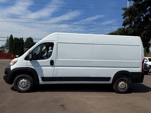 Used 2023 RAM ProMaster 2500 FWD image 3