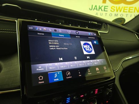 Used 2023 Jeep Grand Cherokee Overland AWD/4WD image 19