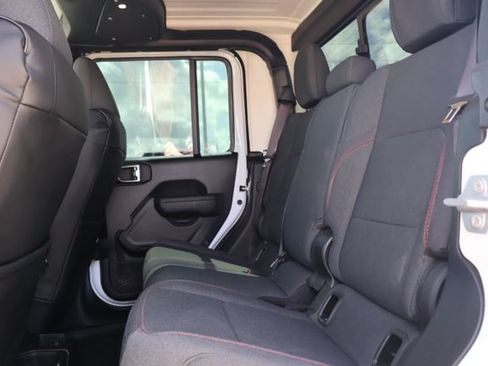 Used 2025 Jeep Gladiator Rubicon w/ Convenience Group AWD/4WD image 7